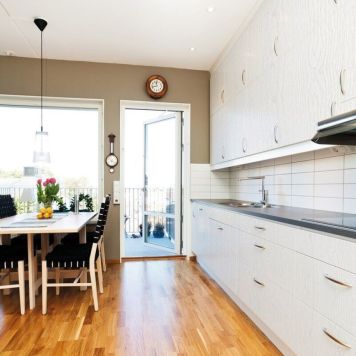 DEKORPLAST SJÄLVHÄFTANDE FANER TRÄ PÄRLVIT 90X210CM