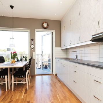 DEKORPLAST SJÄLVHÄFTANDE FANER WHITEWOOD 90X210CM