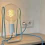 BORDSLAMPA CREATIVE CABLES TACHÉ BLÅ